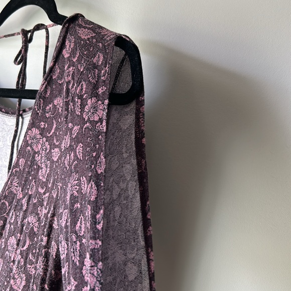 V-neck blouse - Picture 4 of 6